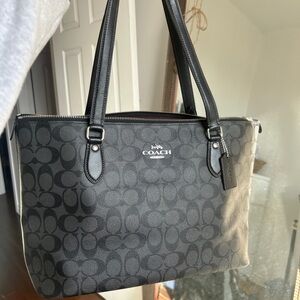 Gallery Tote in Signature Canvas